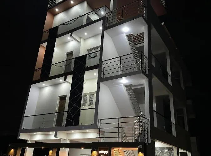 Deeya Guest House - A Luxury Home Stay