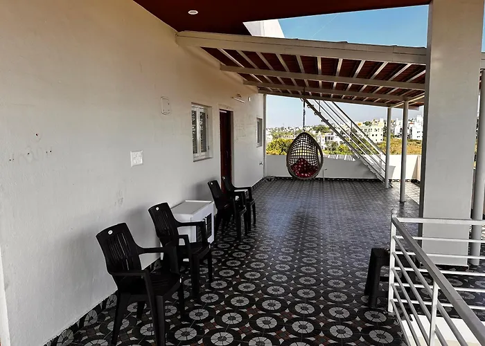 Deeya Guest House - A Luxury Home Stay